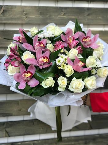 Букет цветов из: Розы и Хризантемы в Семеновское
