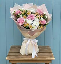 Букет цветов из:  Гвоздики, Орхидеи и Розы в Семеновское