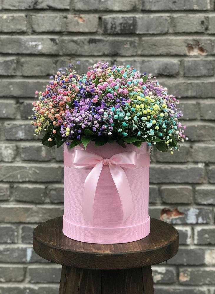 Цветочная композиция из Гипсофила и Розы в шляпной коробке в Семеновское