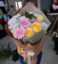 Букет цветов из:  Герберы, Розы и Хризантемы в Семеновское