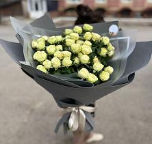 Букет Белые кустовые розы Солинеро в Семеновское