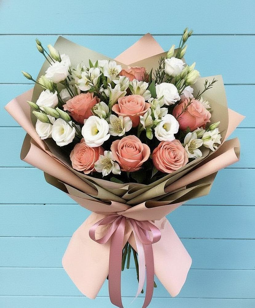 Букет цветов из: Розы, Альстромерии и Лизиантусы в Семеновское