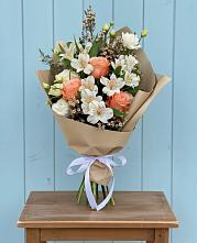 Букет цветов из:  Альстромерии, Лизиантусы, Розы и Хризантемы в Семеновское