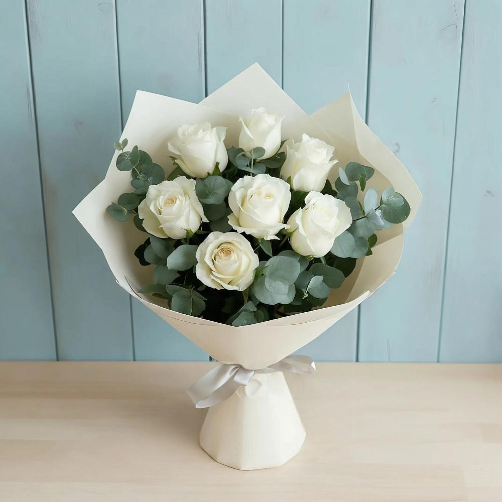 Букет Белые розы в Эвкалипте в Семеновское