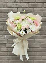 Букет цветов из:  Гвоздики, Розы, Лизиантусы и Хризантемы в Семеновское