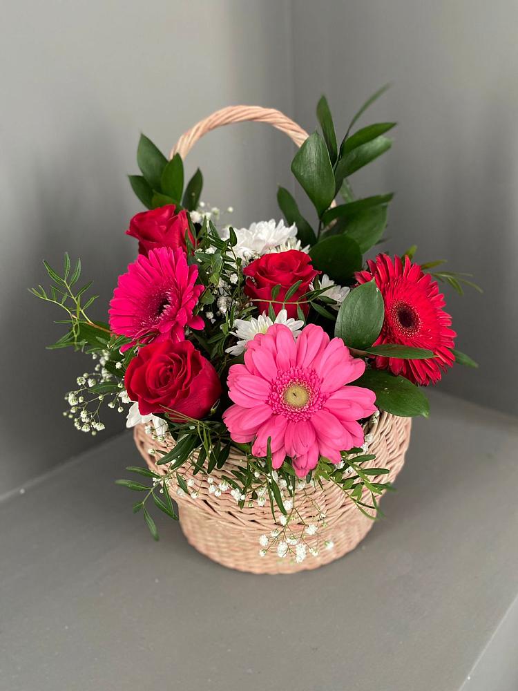 Цветочная композиция из Розы, Хризантемы и Герберы в корзине в Семеновское