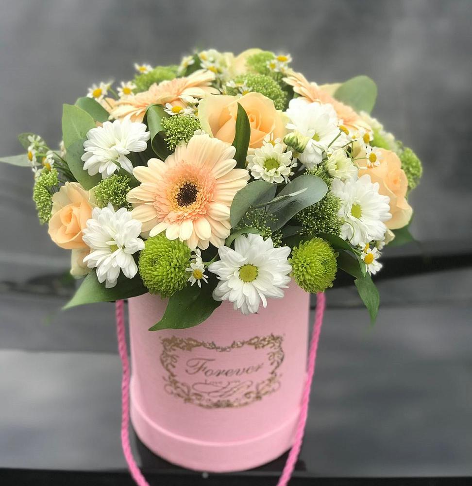 Цветочная композиция из Розы, Герберы и Хризантемы в шляпной коробке в Семеновское