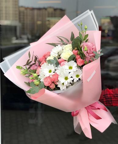 Букет цветов из: Розы, Лизиантусы и Хризантемы в Семеновское