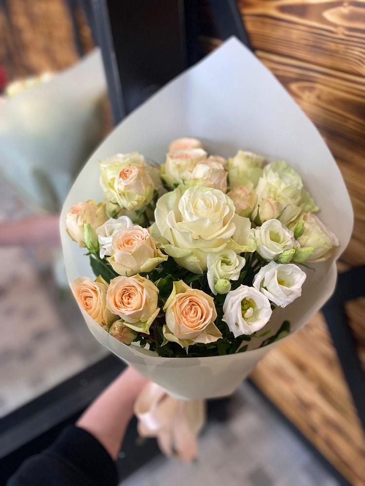 Букет цветов из: Розы и Лизиантусы в Семеновское